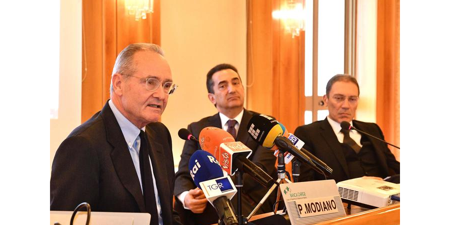 Raffaele Lener ha aperto la conferenza stampa di presentazione del nuovo piano industriale di Banca Carige.